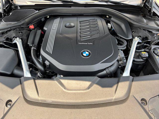 Photo of 2021 Black Sapphire Metallic BMW 740