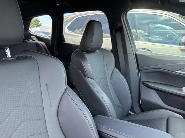 Photo of 2024 Mineral White Metallic BMW X1