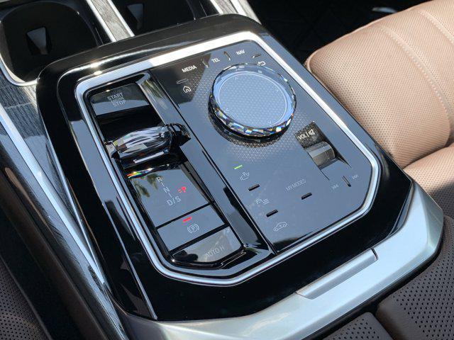Photo of 2025 Oxide Grey Metallic BMW 740