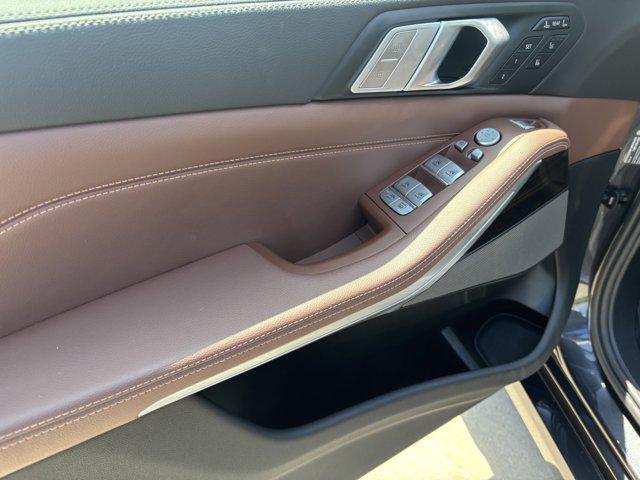 Photo of 2020 Dark Graphite Metallic BMW X7