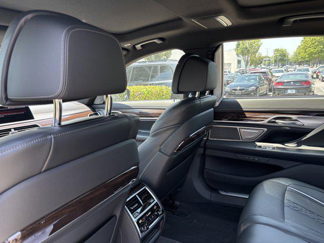 Photo of 2022 Dravit Grey Metallic BMW 740