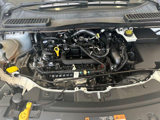 Photo of 2019 White Platinum Clearcoat Metallic Ford Escape