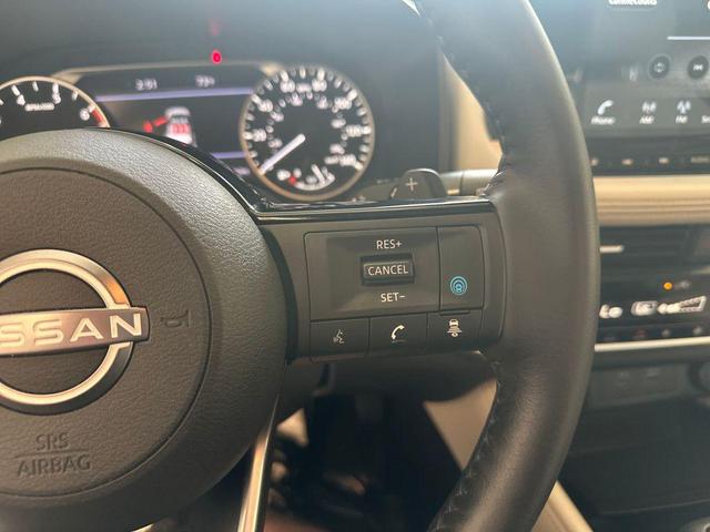 Photo of 2023 Pearl White Tricoat Nissan Rogue