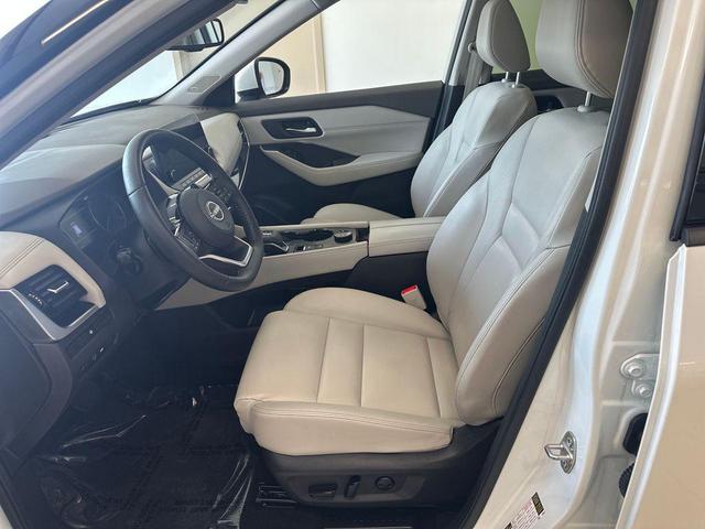 Photo of 2023 Pearl White Tricoat Nissan Rogue