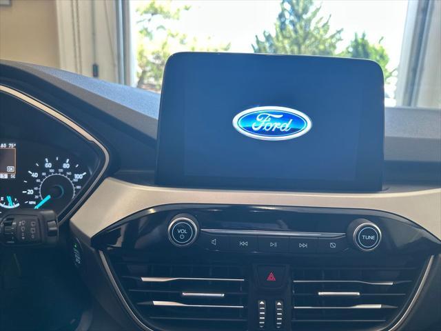 Photo of 2022 Agate Black Metallic Ford Escape