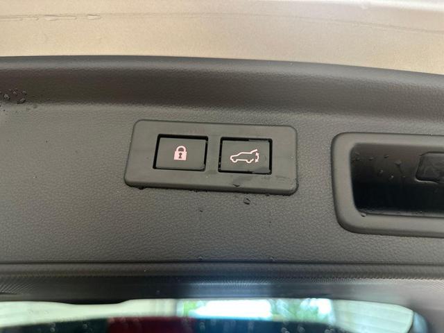 Photo of 2023 Ice Silver Metallic Subaru Forester