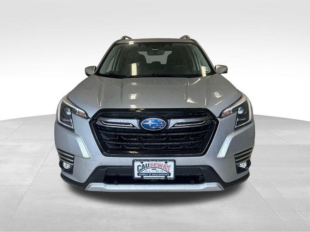 Photo of 2023 Ice Silver Metallic Subaru Forester