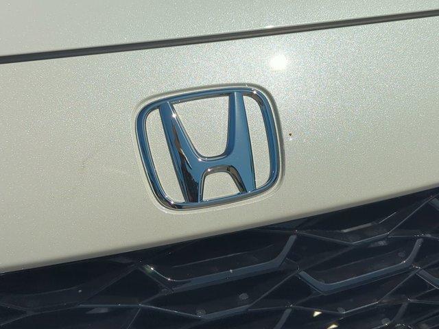 Photo of 2026 Platinum White Pearl Honda HR-V