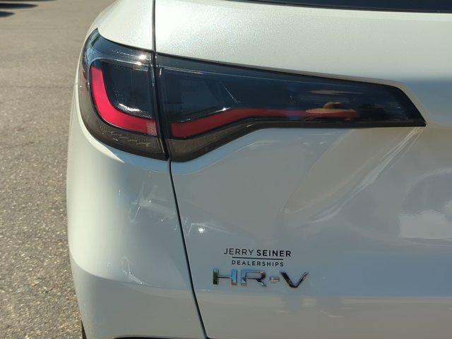 Photo of 2026 Platinum White Pearl Honda HR-V