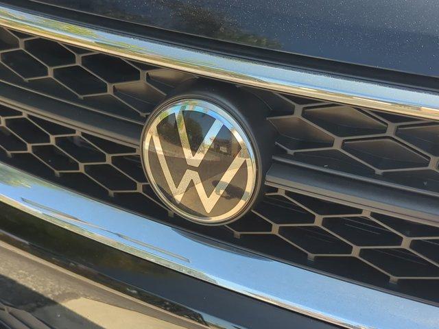 Photo of 2022 Deep Black Pearl Effect Volkswagen Taos