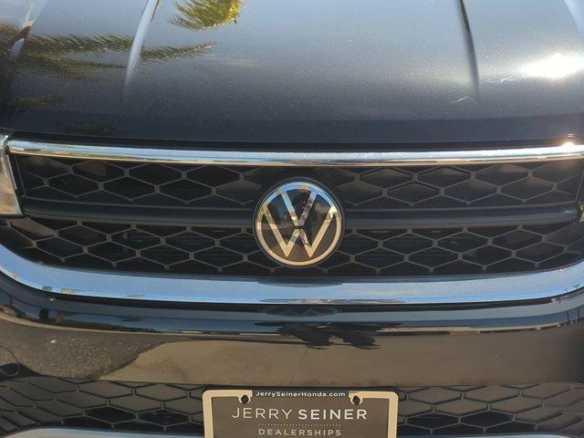 Photo of 2022 Deep Black Pearl Effect Volkswagen Taos