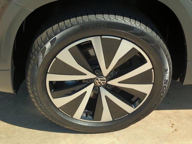 Photo of 2022 Deep Black Pearl Effect Volkswagen Taos