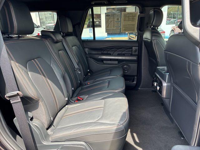 Photo of 2024 Agate Black Metallic Ford Expedition