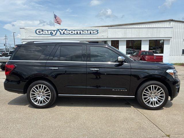 Photo of 2024 Agate Black Metallic Ford Expedition