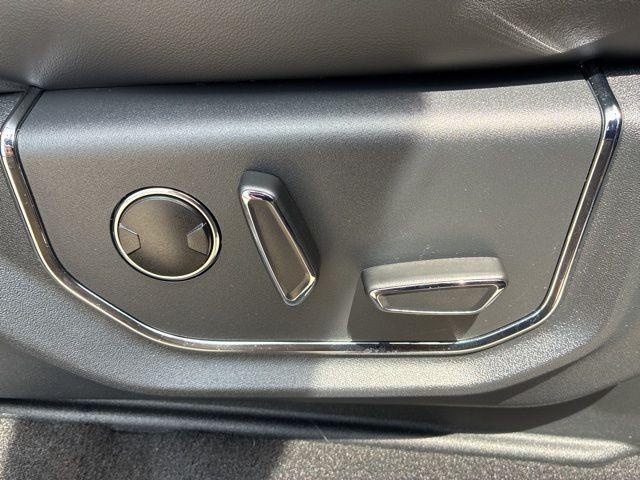 Photo of 2024 Agate Black Metallic Ford Expedition