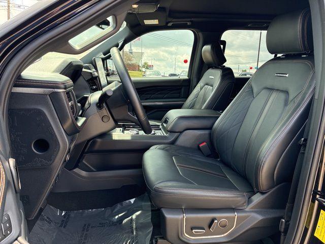 Photo of 2024 Agate Black Metallic Ford Expedition