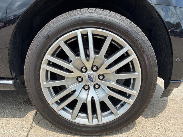 Photo of 2024 Agate Black Metallic Ford Expedition