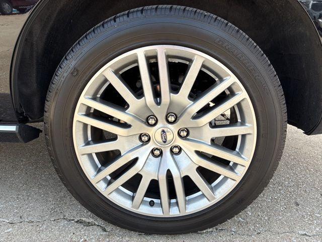 Photo of 2024 Agate Black Metallic Ford Expedition