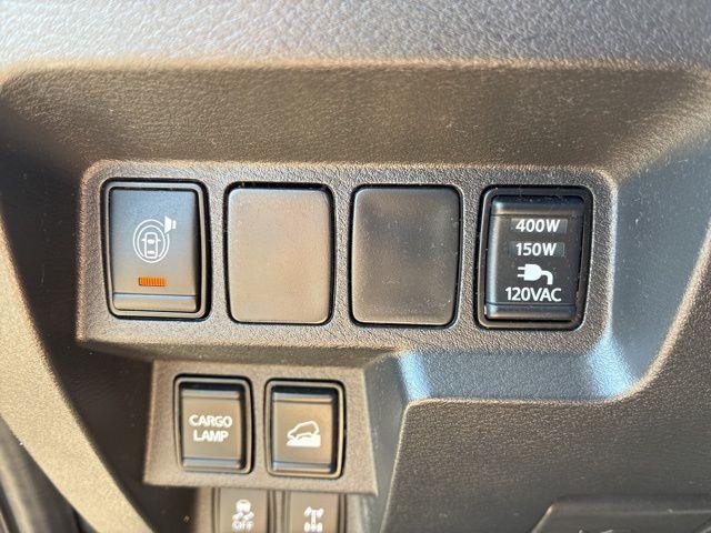 Photo of 2022 Boulder Gray Nissan Frontier
