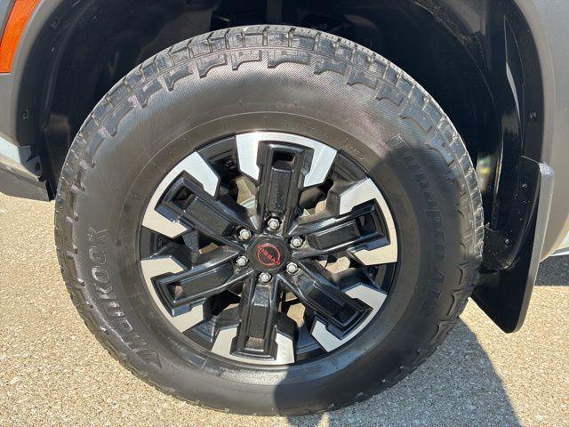 Photo of 2022 Boulder Gray Nissan Frontier