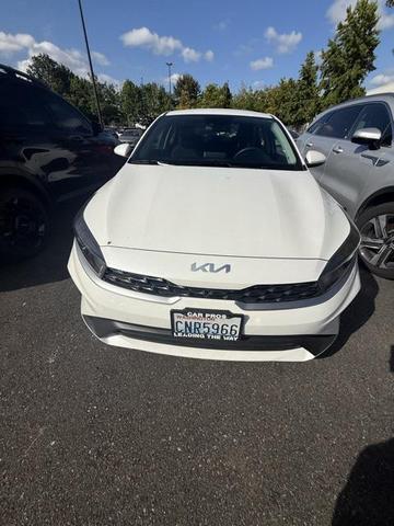 Photo of 2024 Snow White Pearl Kia Forte