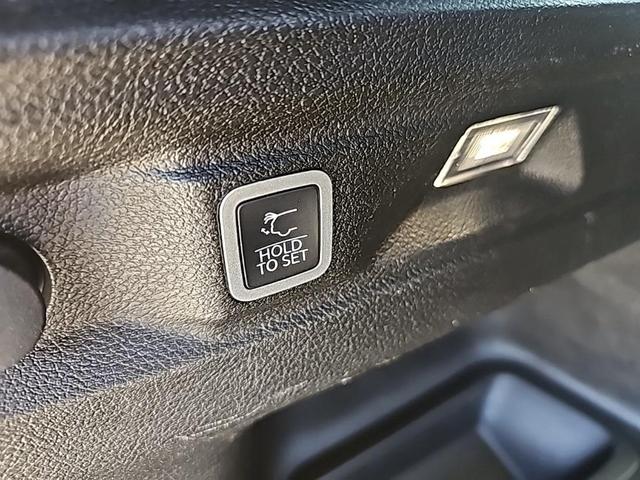 Photo of 2022 Metallic Jeep Grand Cherokee L