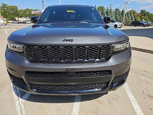Photo of 2022 Metallic Jeep Grand Cherokee L