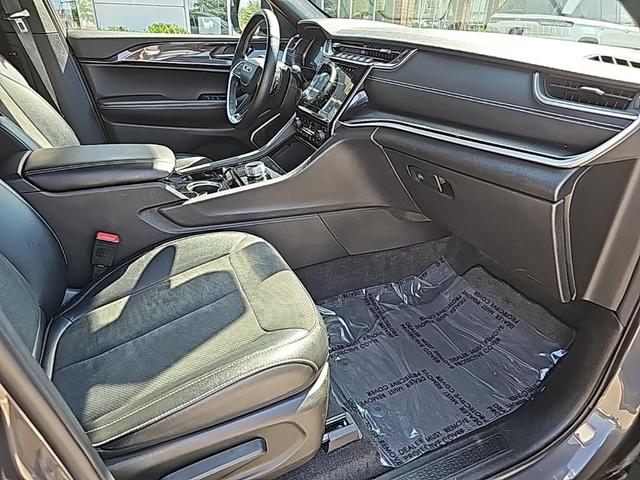 Photo of 2022 Metallic Jeep Grand Cherokee L
