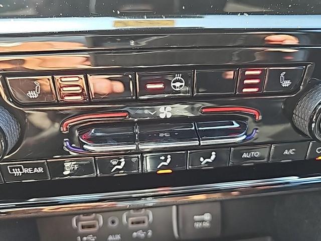 Photo of 2022 Metallic Jeep Grand Cherokee L