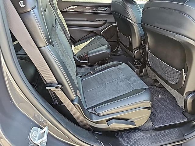 Photo of 2022 Metallic Jeep Grand Cherokee L