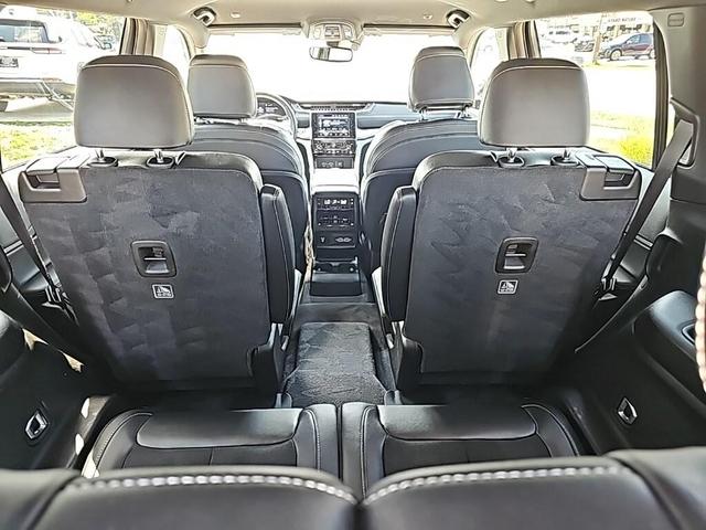 Photo of 2022 Metallic Jeep Grand Cherokee L