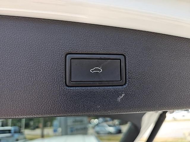 Photo of 2022 Pure White Volkswagen Tiguan