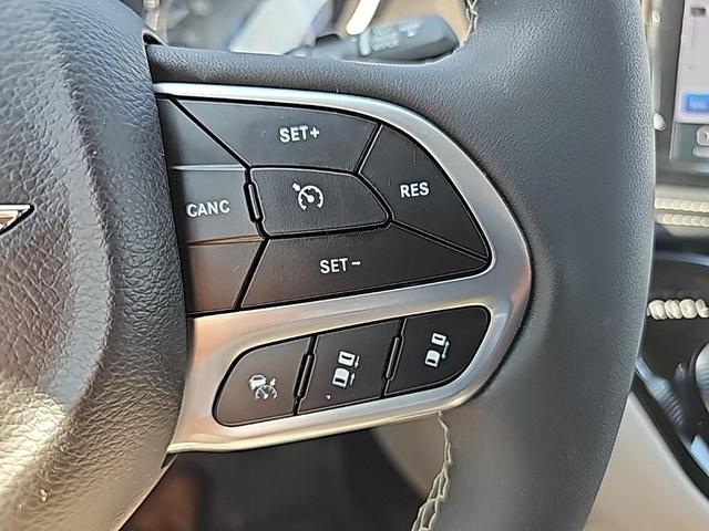 Photo of 2023 Fathom Blue Pearlcoat Chrysler Pacifica