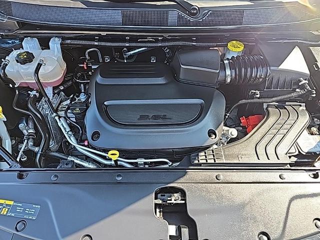Photo of 2023 Fathom Blue Pearlcoat Chrysler Pacifica