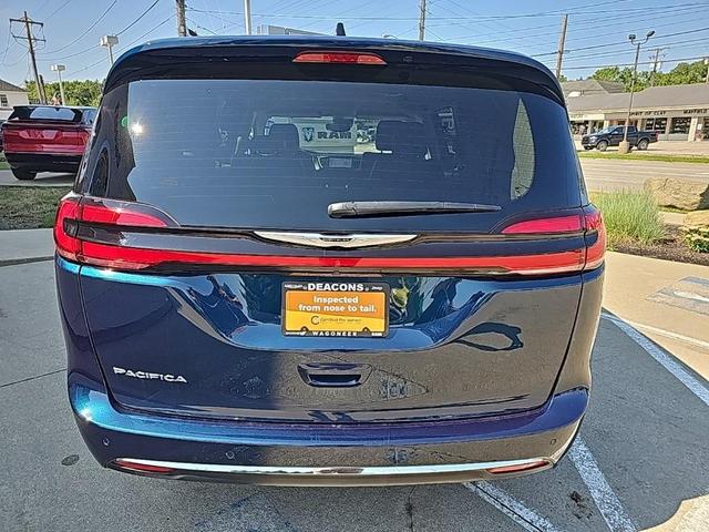 Photo of 2023 Fathom Blue Pearlcoat Chrysler Pacifica