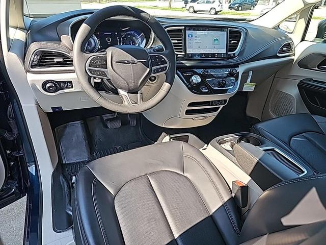 Photo of 2023 Fathom Blue Pearlcoat Chrysler Pacifica