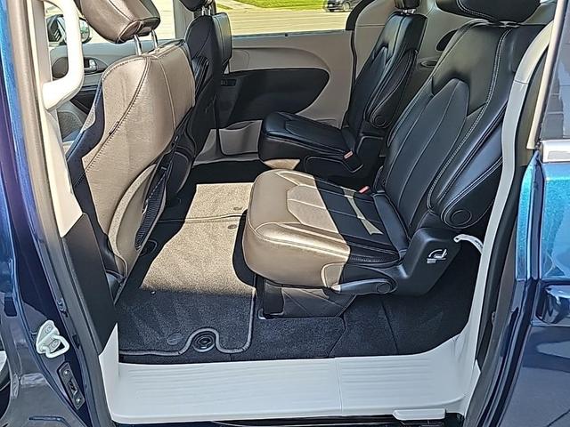 Photo of 2023 Fathom Blue Pearlcoat Chrysler Pacifica