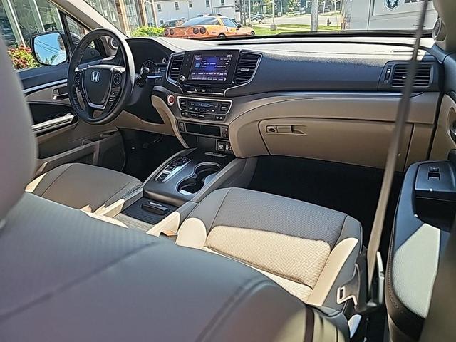 Photo of 2023 White Honda Ridgeline