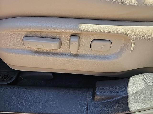 Photo of 2023 White Honda Ridgeline