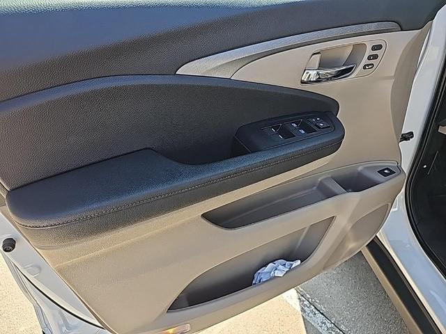 Photo of 2023 White Honda Ridgeline