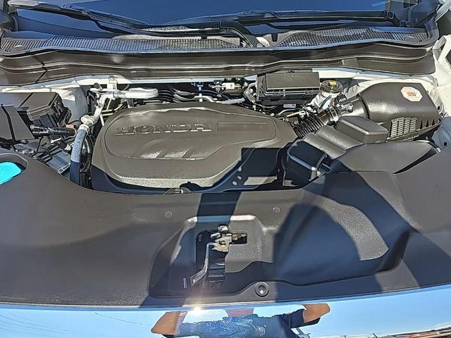 Photo of 2023 White Honda Ridgeline