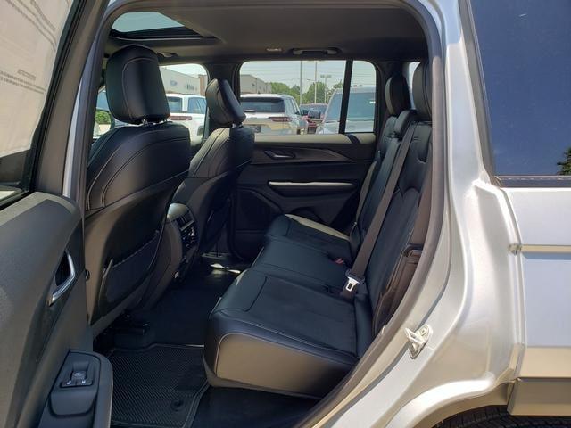 Photo of 2025 Silver Zynith Jeep Grand Cherokee
