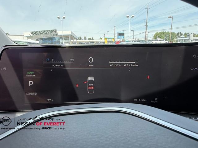 Photo of 2023 Brilliant Silver Metallic/Black Diamond Pearl Nissan ARIYA