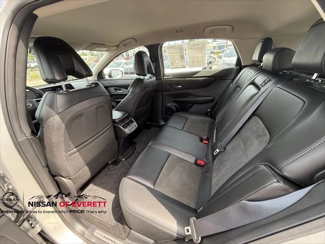 Photo of 2023 Brilliant Silver Metallic/Black Diamond Pearl Nissan ARIYA