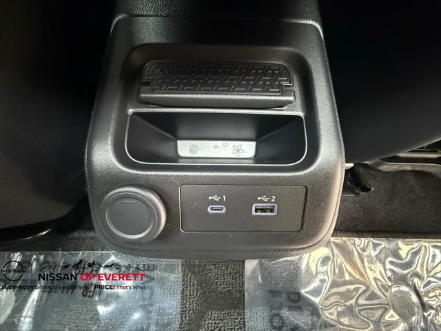 Photo of 2023 Brilliant Silver Metallic/Black Diamond Pearl Nissan ARIYA