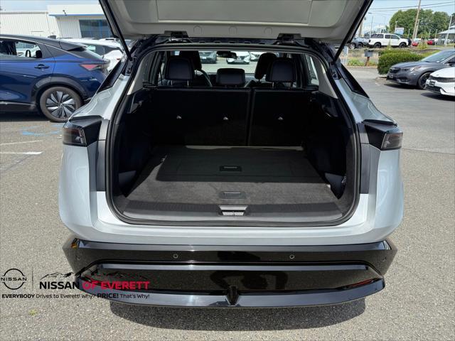 Photo of 2023 Brilliant Silver Metallic/Black Diamond Pearl Nissan ARIYA