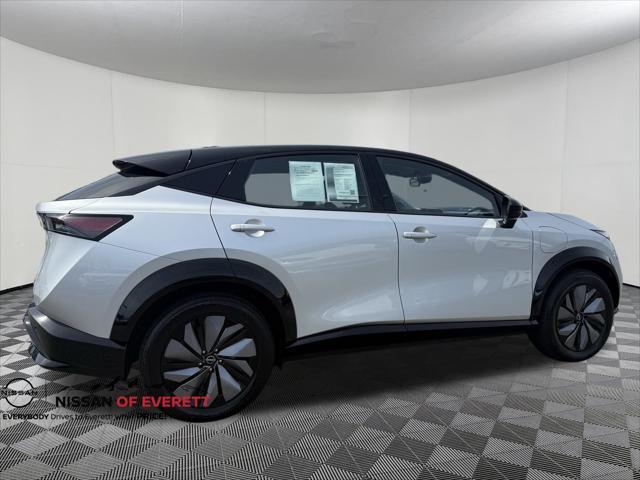 Photo of 2023 Brilliant Silver Metallic/Black Diamond Pearl Nissan ARIYA