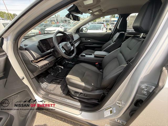 Photo of 2023 Brilliant Silver Metallic/Black Diamond Pearl Nissan ARIYA