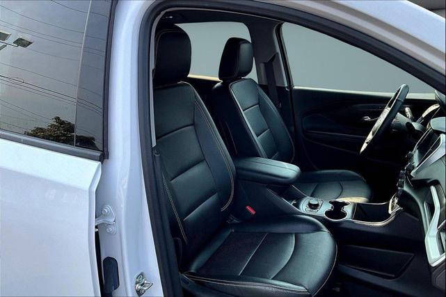 Photo of 2024 Summit White GMC Terrain