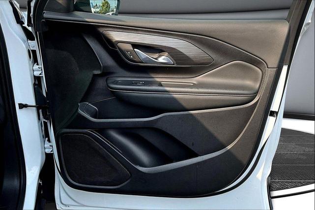 Photo of 2024 Summit White GMC Terrain